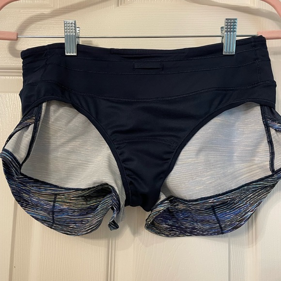 Lululemon Speed Up Short 2.5" size 4 - Picture 4 of 5